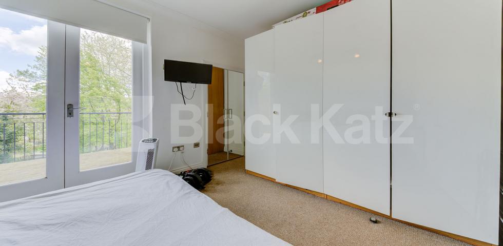 			2 Bedroom, 1 bath, 1 reception Flat			 Hillmarton Road, HILLMARTON CONSERVATION